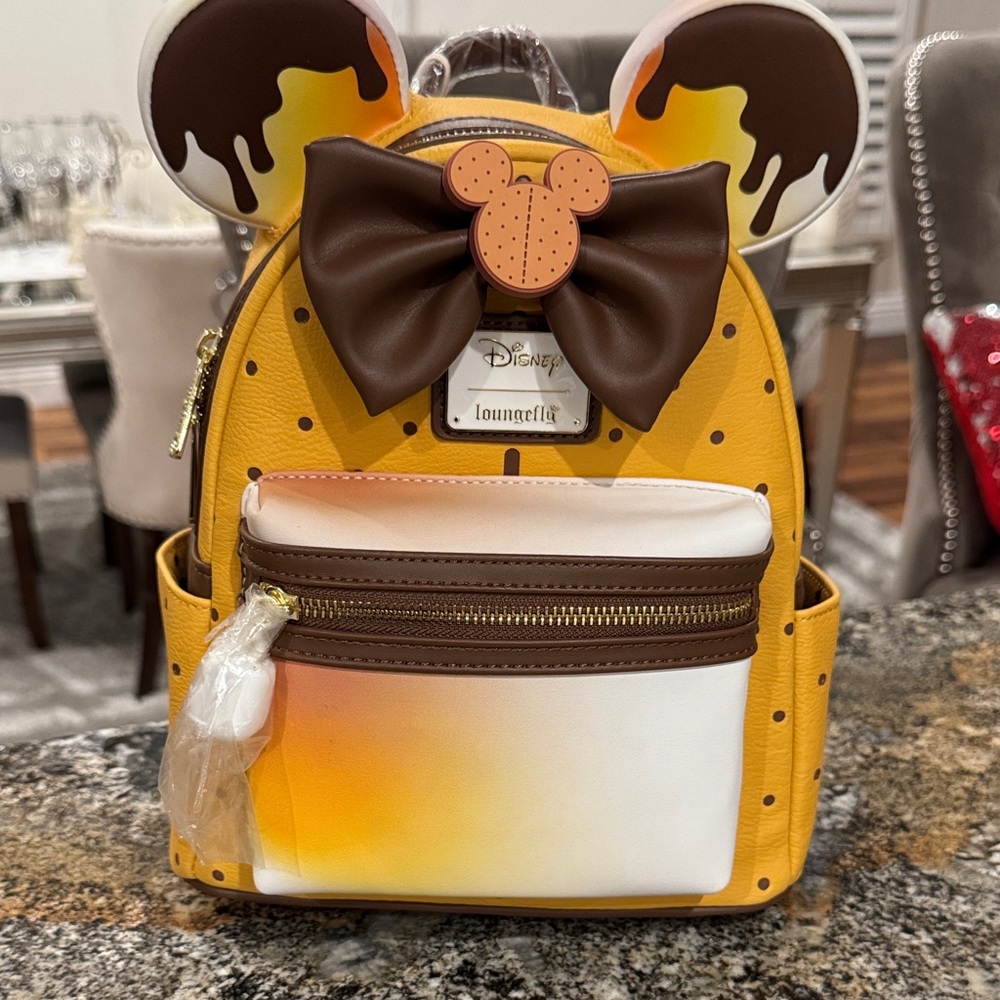 Disney Minnie Mouse S'mores SCENTED mini backpack. Exclusive Drop